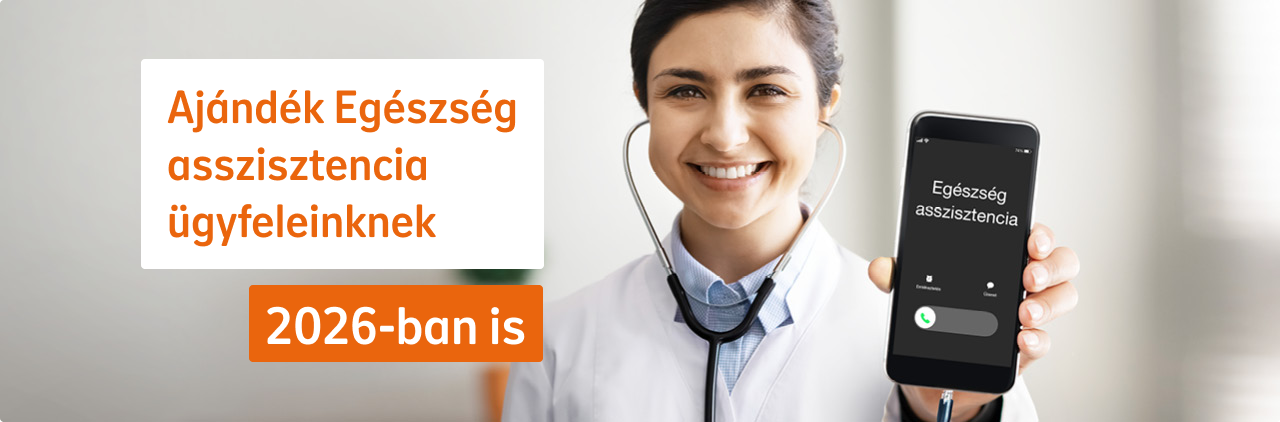 Mosolygó orvos mobiltelefont tart a kezében és az ajándék orvosi asszisztencia szolgáltatást hívja rajta.