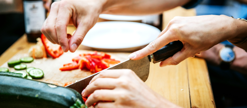 Zöldség szeletelés.