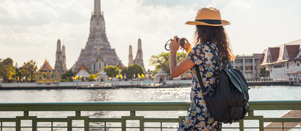 Fiatal nő sabbatical alatt ázsiai utazáson.