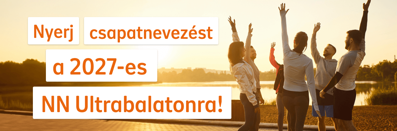 Egy NN Ultrabalatonon induló futócsapat éljenez a tó partján.